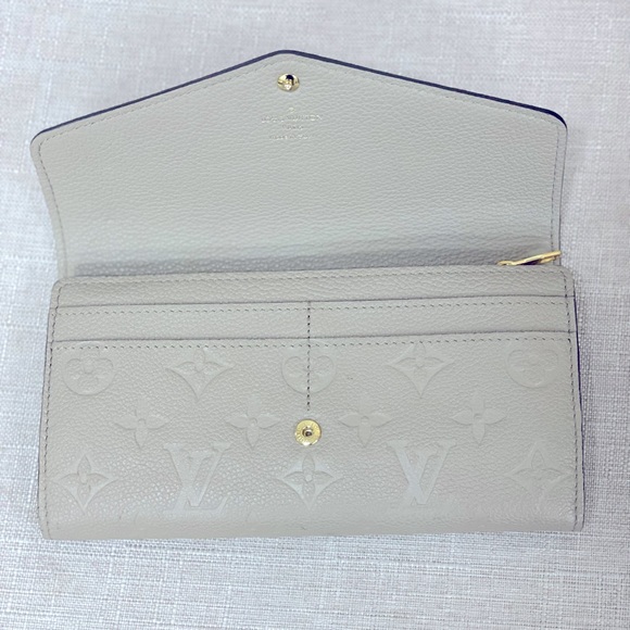 LV Sarah Wallet - Picture 3 of 13